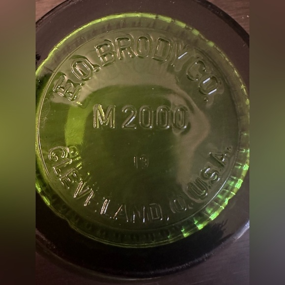 Elegant Green Glass Art Bowl - Picture 6 of 6